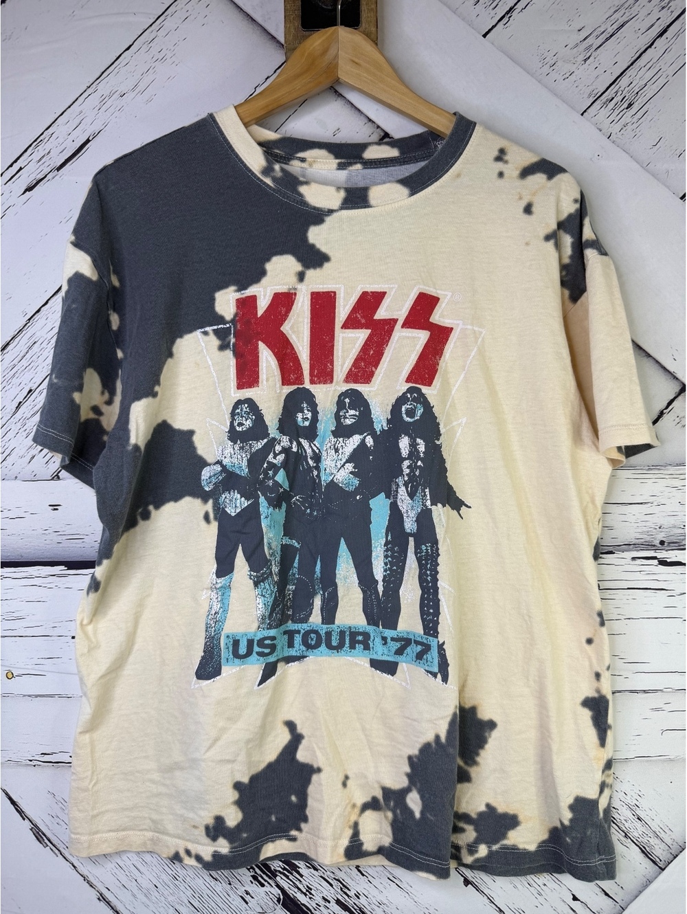 Vintage Vibe KISS 1977 US Tour Graphic Tee Distressed Rock Band T-Shirt Medium